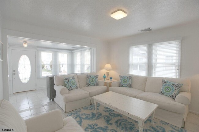 Building Photo - 104 N 35th Ave