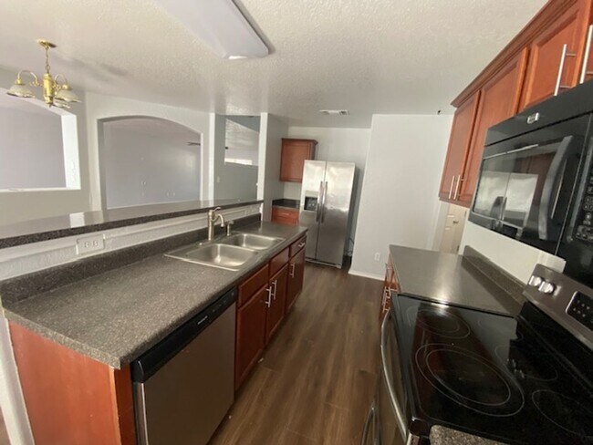 Building Photo - Spacious 3BR/2.5BA Home in San Antonio