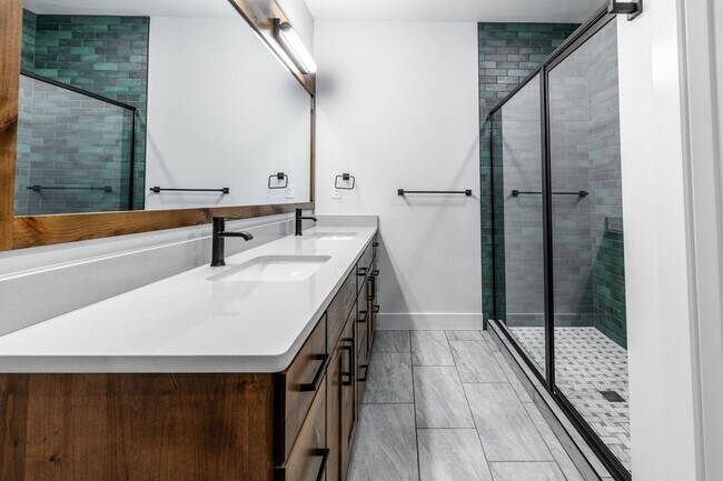 Building Photo - Beautiful Custom Townhome for Rent in Island Park- NAME YOUR LEASE TERMS