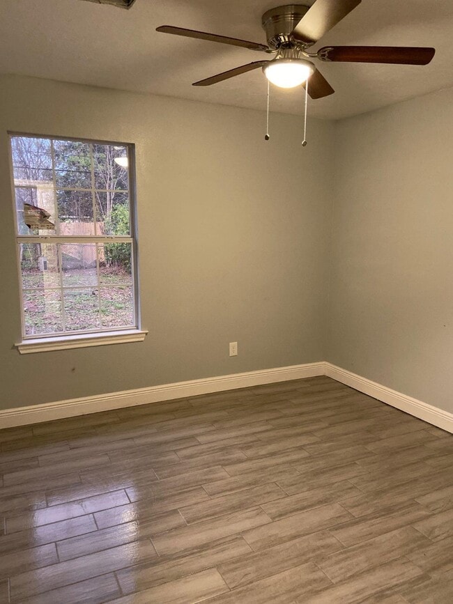 Building Photo - 3031 Groton Dr