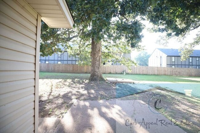 Building Photo - 2 bed, 1.5 bath apartment - $775 - HUD acc...