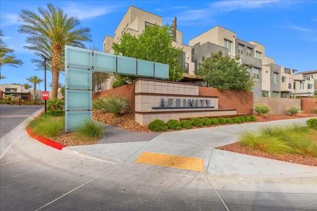 Building Photo - Luxurious, Modern, Completely Renovated 3 Bedroom Home In the Heart of Summerlin
