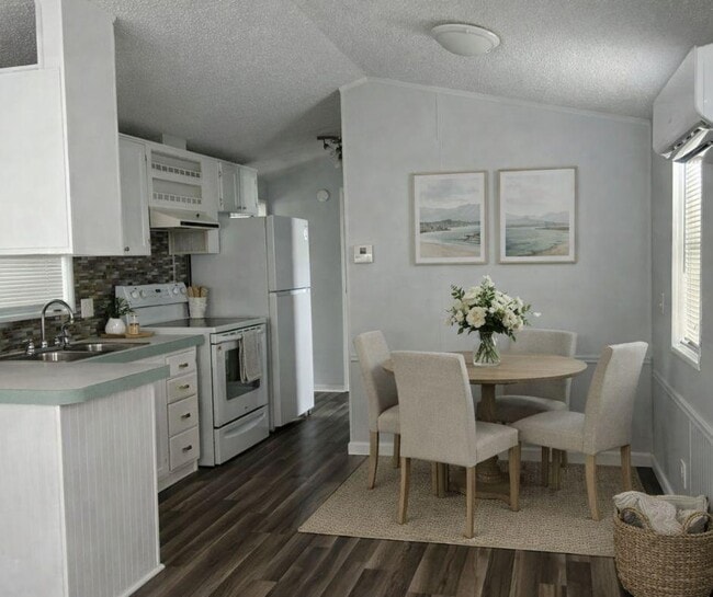 Building Photo - 21320 Lake Bambi Cir