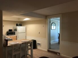 Building Photo - 611 N G St