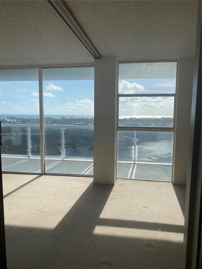 Building Photo - 20515 E Country Club Dr