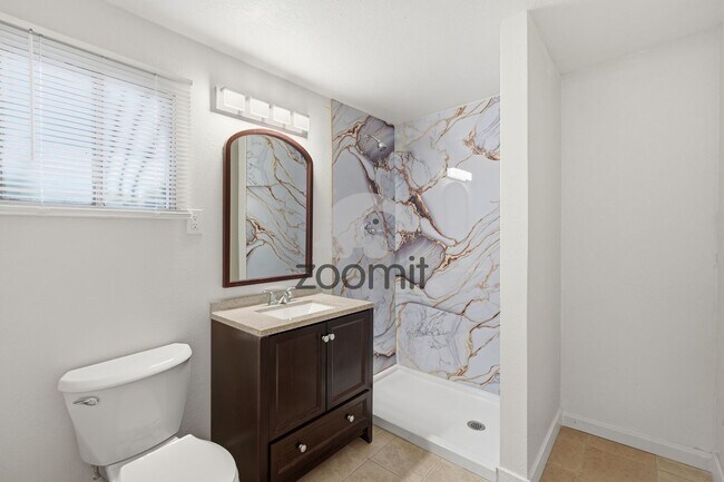 Building Photo - Welcome home to this beautifully updated 3-bedroom, 2-bathroom