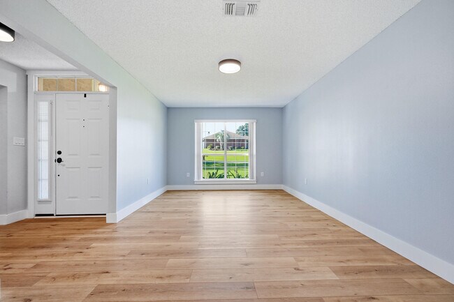 Building Photo - 4881 Traxx St