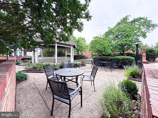 Building Photo - 2604 S Arlington Mill Dr
