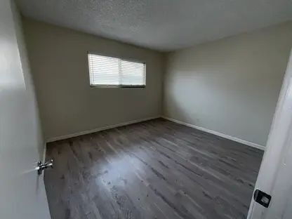 Building Photo - 2-Bed 1-bath in Prime Las Vegas Location – 950 Sq. Ft. of Comfort!