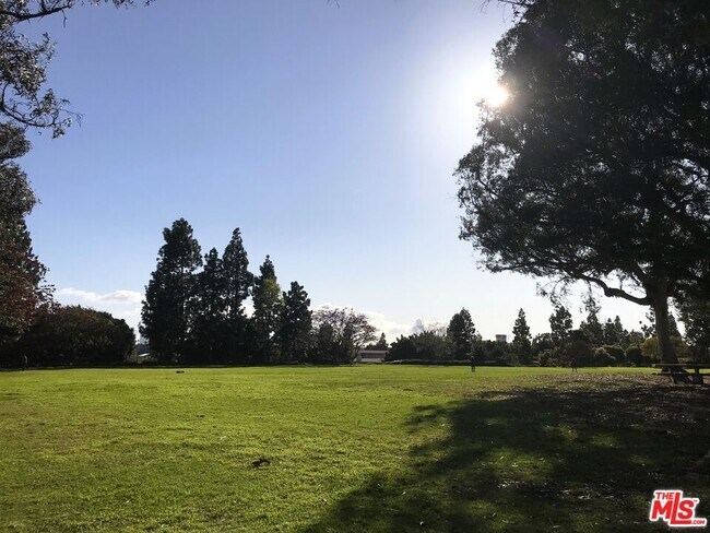 Building Photo - 6000 Canterbury Dr