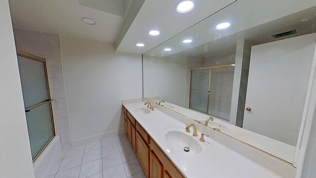 Building Photo - 5913 E Tiber Dr