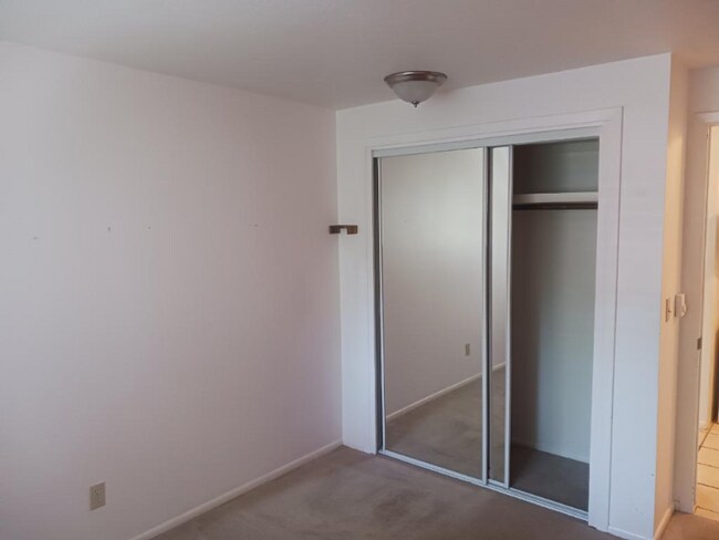 Building Photo - 1409 N 7th St