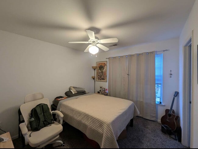 Building Photo - 128 University Village Dr