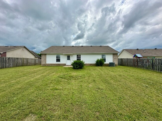 Building Photo - Beautiful Move In Ready 3 Bed 2 Bath for R...