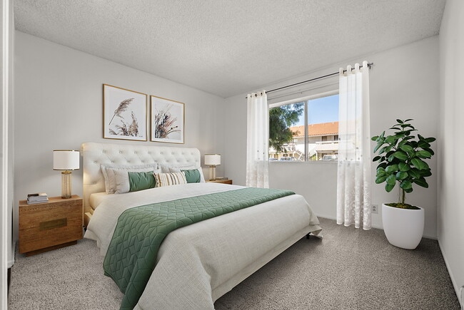 Building Photo - Hacienda at Camarillo Oaks