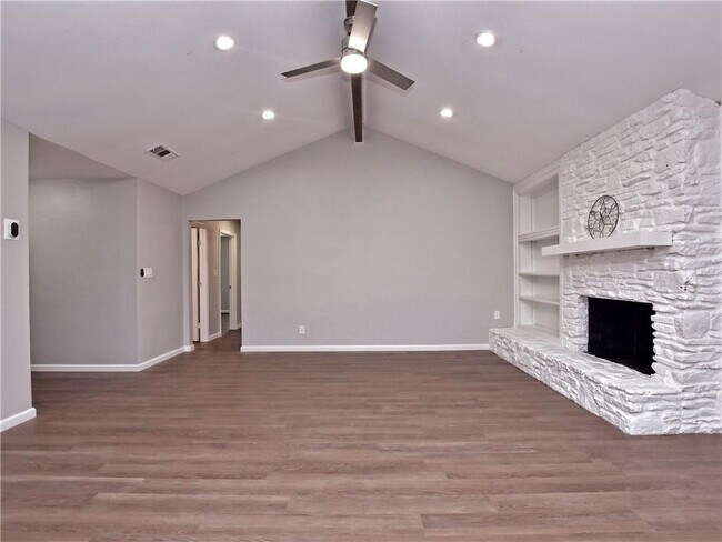 Building Photo - 5205 Thunderbird St