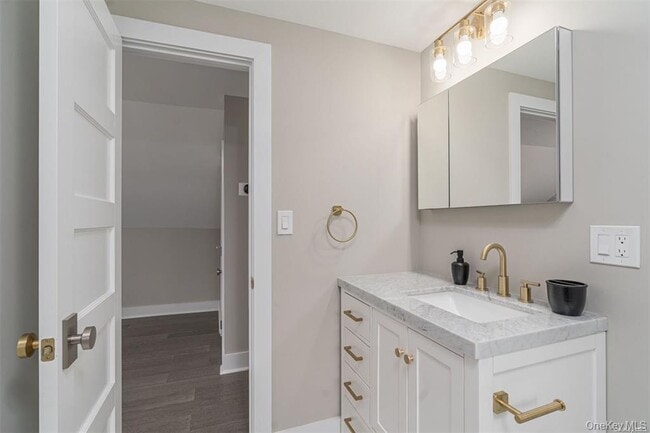 Building Photo - 970 Village Ln