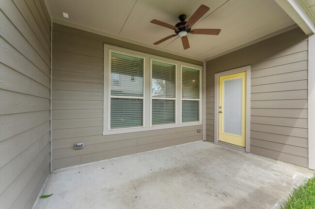 Building Photo - 1822 Calabasas Way