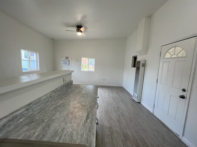 Building Photo - 224 B St