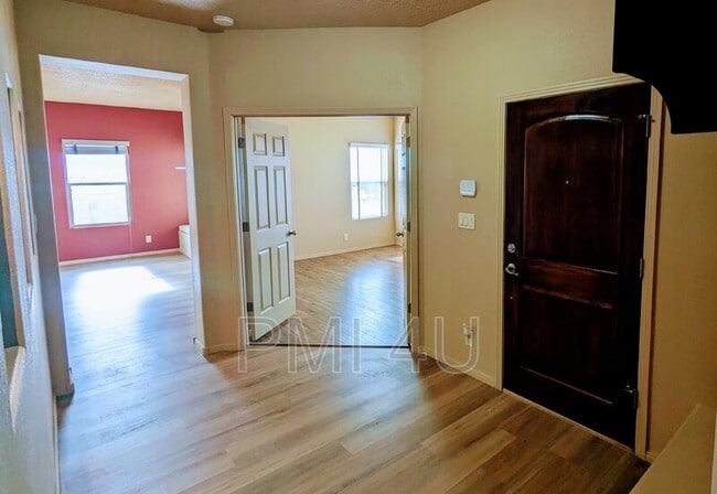 Building Photo - 2317 Garden Rd NE