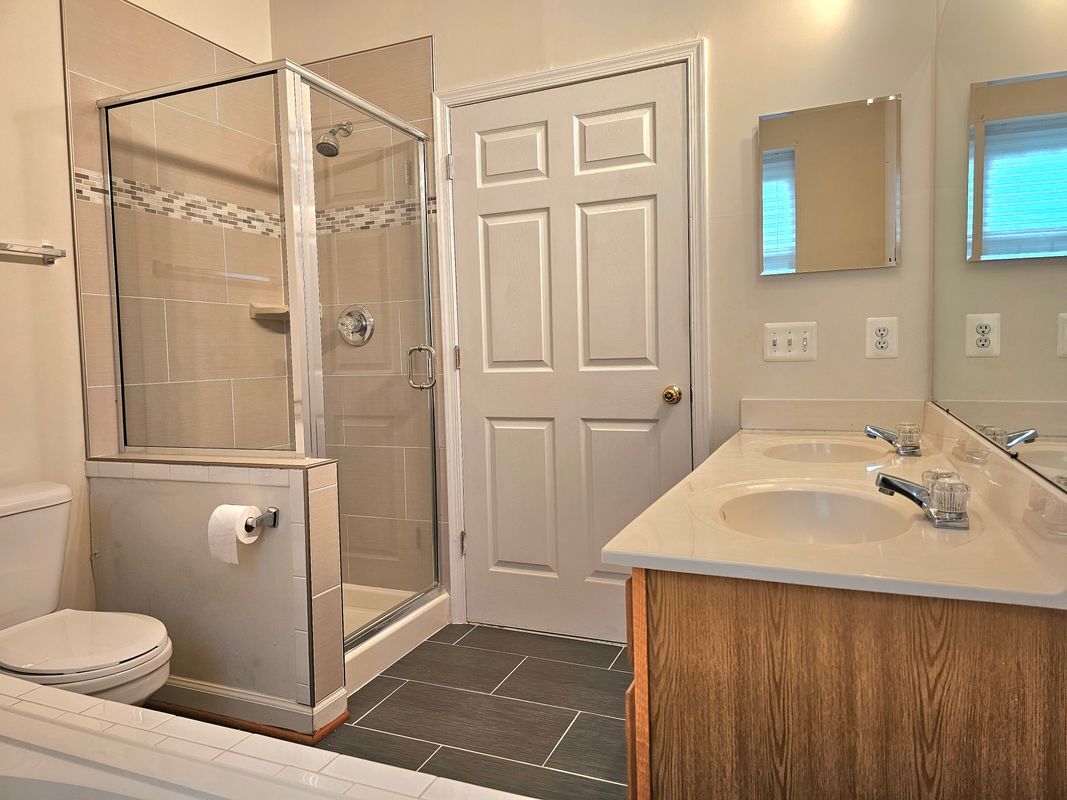Building Photo - 2512 Willow Leaf Ct