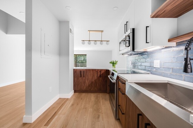 Building Photo - 199 Coolidge Ave