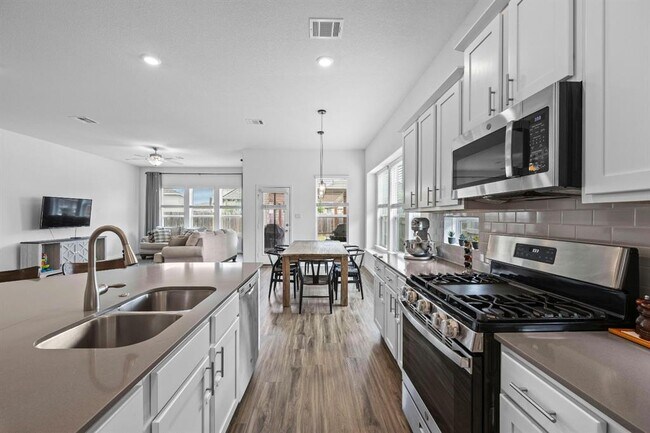 Building Photo - 166 Coronella Dr
