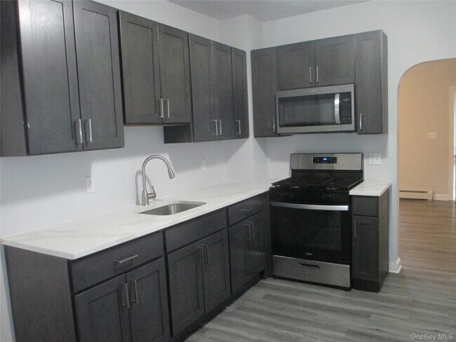 Building Photo - 40 W Broad St