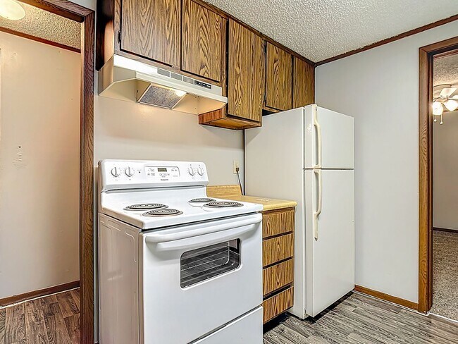 Building Photo - The Sterling - 2 Bedroom 1 Bathroom with i...