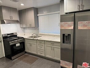 Building Photo - 15746 Magnolia Blvd