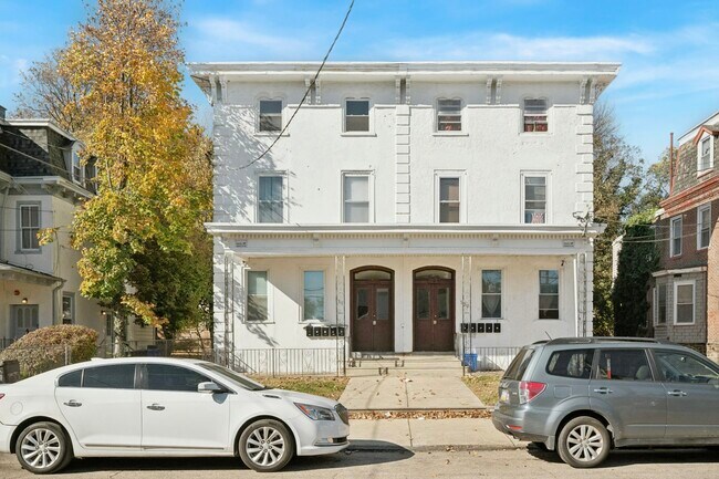 Building Photo - 109 W Queen Ln