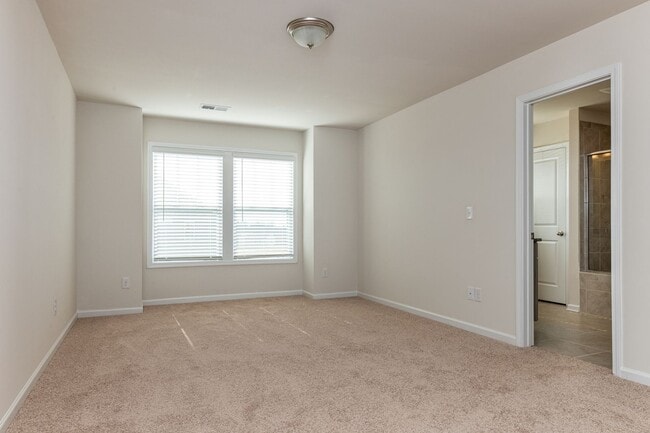 Building Photo - AVAILABLE NOW, Beautiful Home in Greer wit...