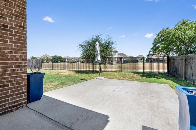 Building Photo - 404 Miracle Rose Way