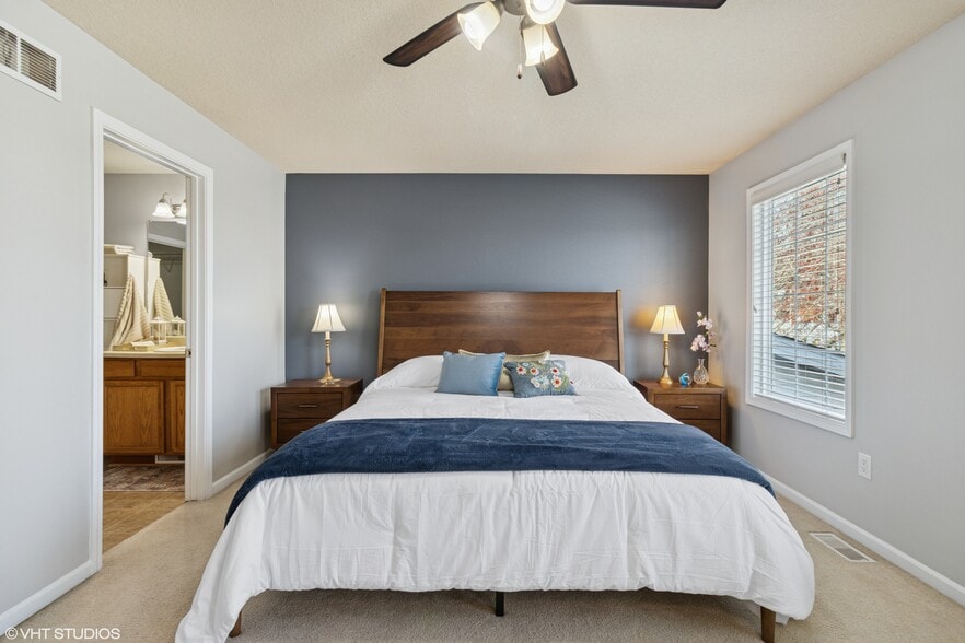 master suite -King Bed - 284 SE Booth Ave