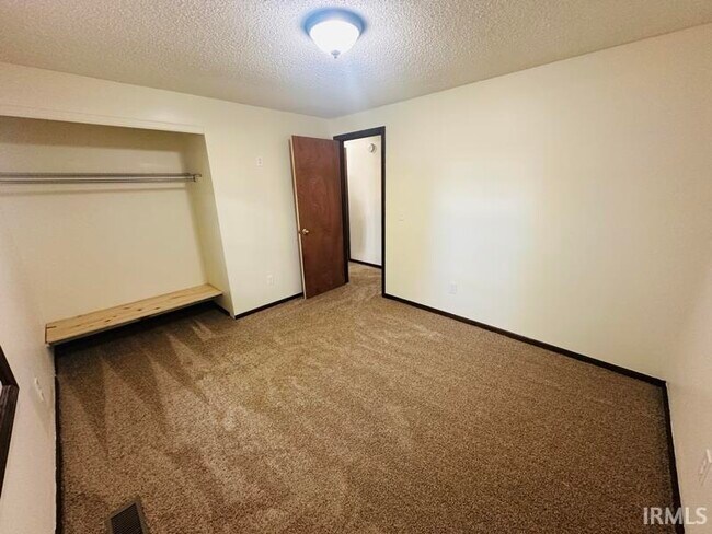 Building Photo - 2719 Kingsland Ct