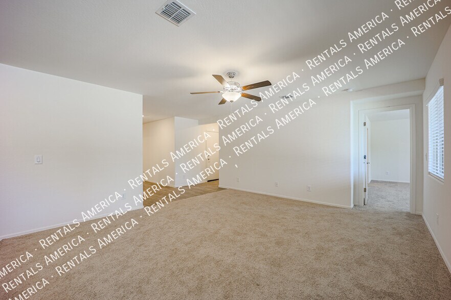Building Photo - 466 W Black Hawk Pl
