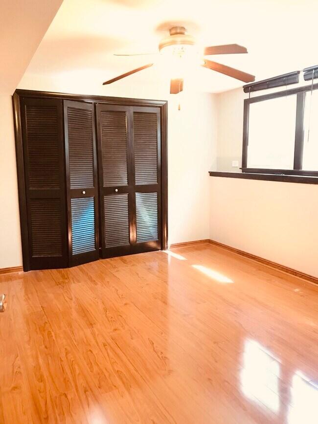 Building Photo - 724 Burning Tree Ln