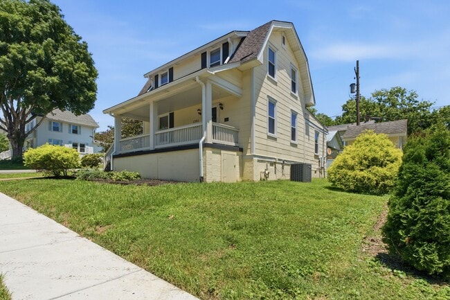 Building Photo - 1301 Clarke St