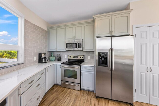 Building Photo - 3708 Gulf Dr