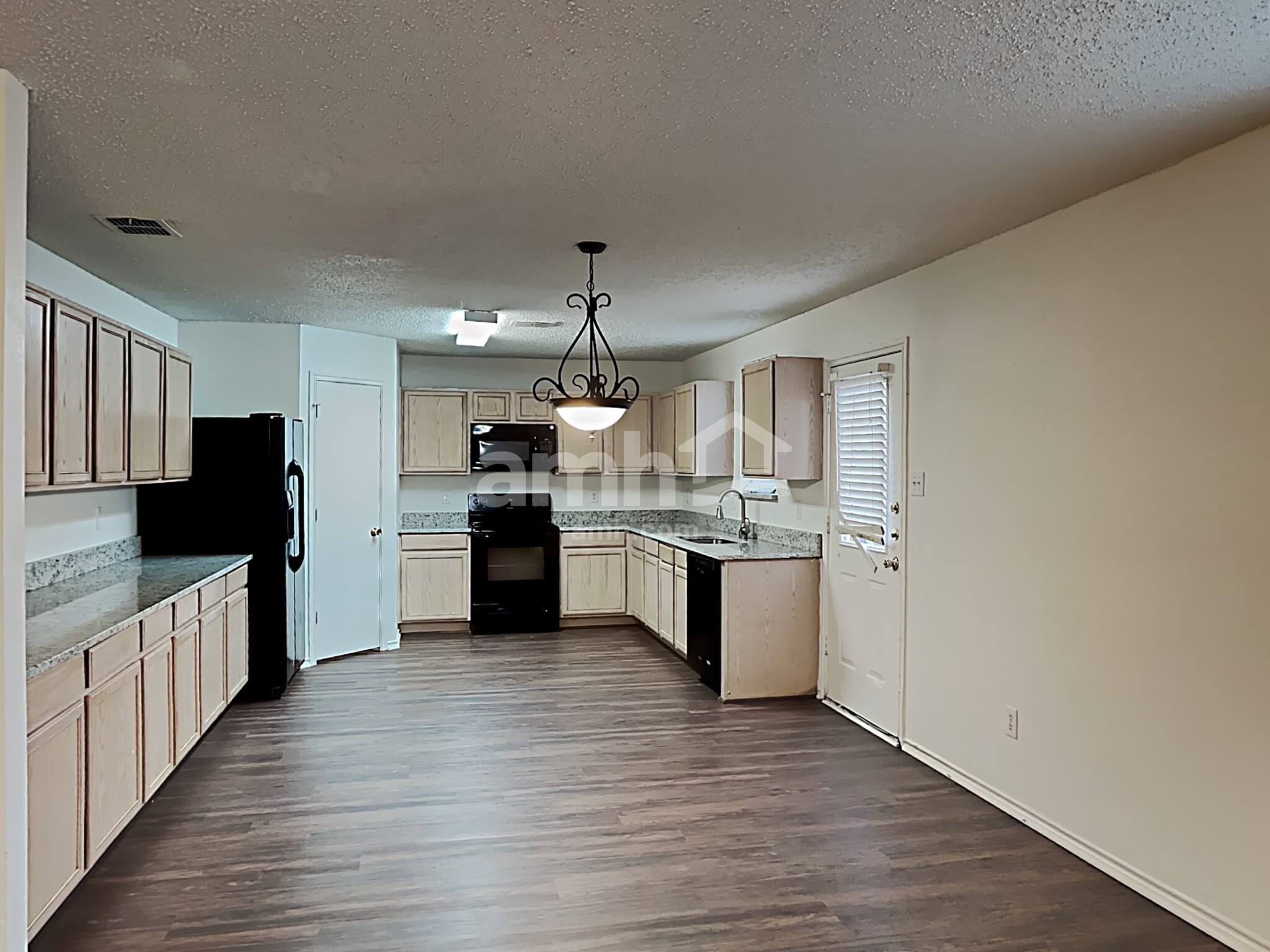 Building Photo - 16656 Jasmine Springs Dr