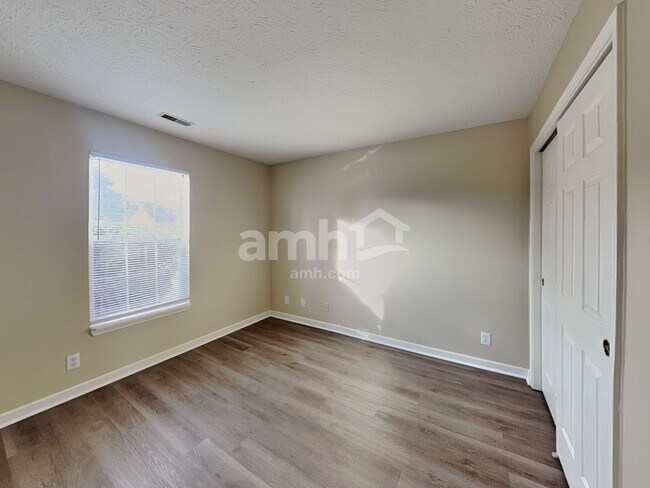 Building Photo - 1740 Brookview Dr