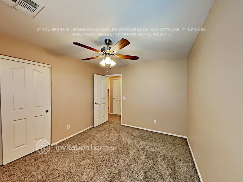 Building Photo - 3243 E Meadowview Dr