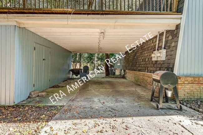 Building Photo - 2037 Lewis Turner Blvd