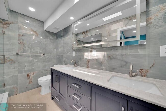 Building Photo - 1100 SE 5th Ct