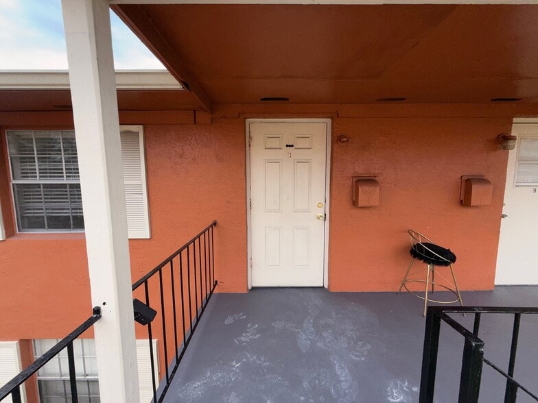 Building Photo - 1667 Weston Oaks Dr