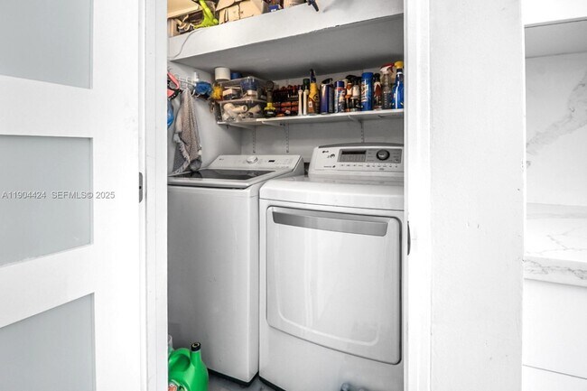 Building Photo - 513 Leslie Dr