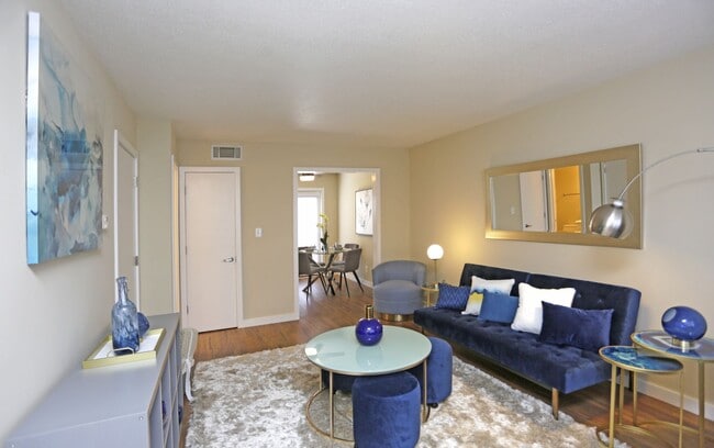 Building Photo - 125 Western Villa Dr