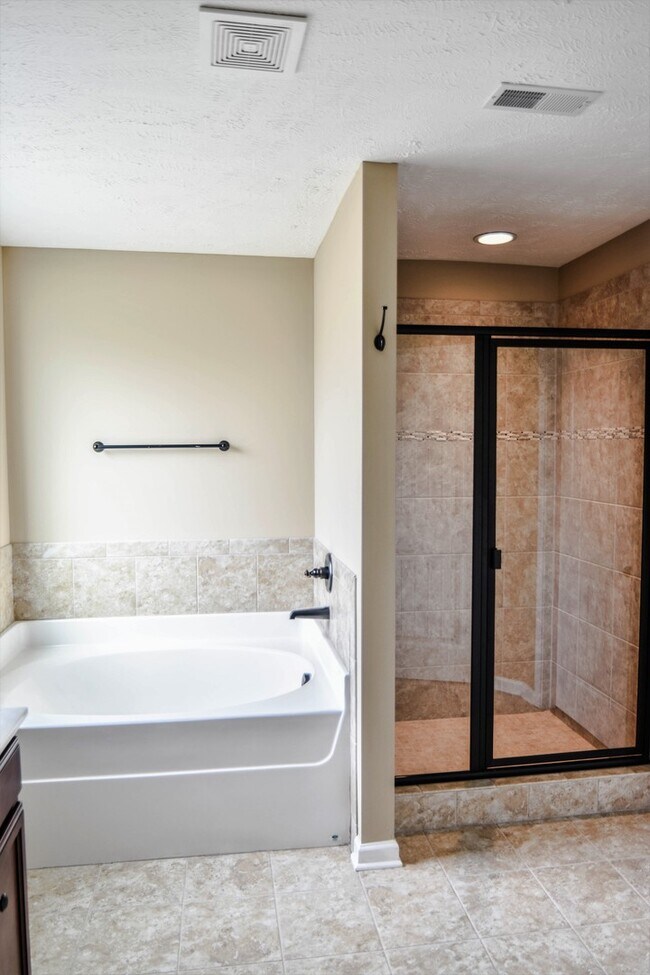Building Photo - Pet Friendly Three Bedroom with Bonus!
