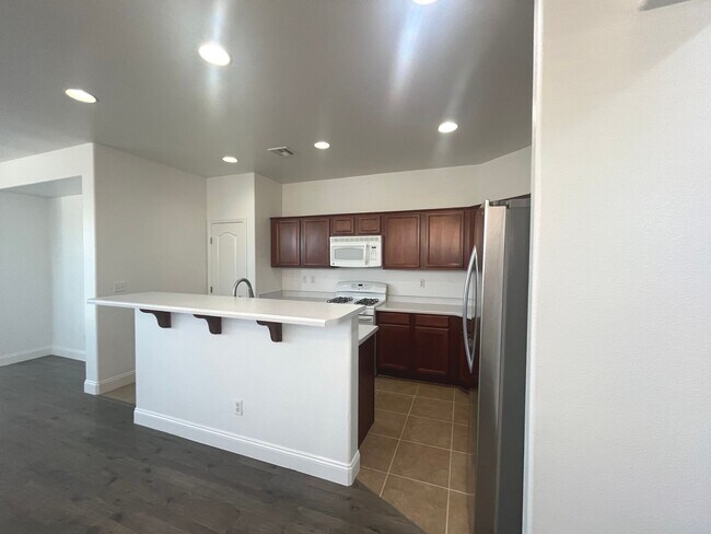 Building Photo - Stylish single-story living with 3 bedrooms, 2 baths, plus a versatile den — 1,489 sq ft of comfo...