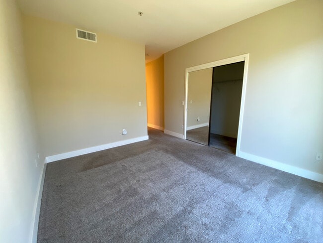 Building Photo - 310 City Center Dr